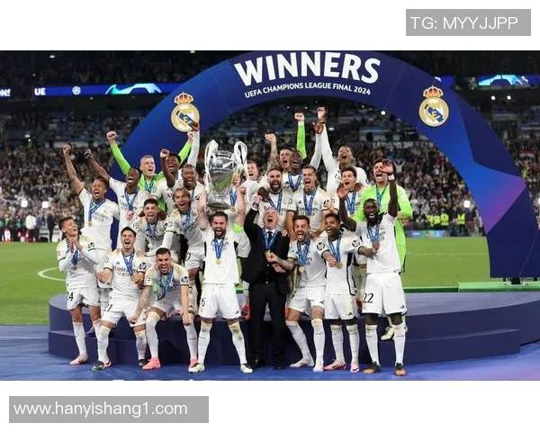 皇马足球队现役球星盘点与历史传奇球员对比分析